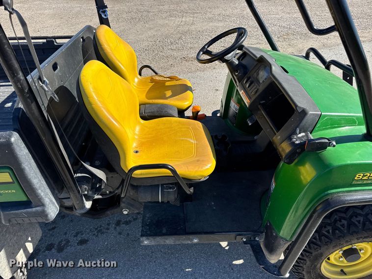 image for item EN0669 2015 John Deere Gator 825i utility vehicle