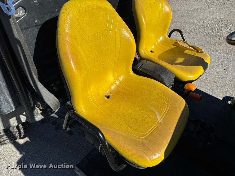 image for item EN0669 2015 John Deere Gator 825i utility vehicle
