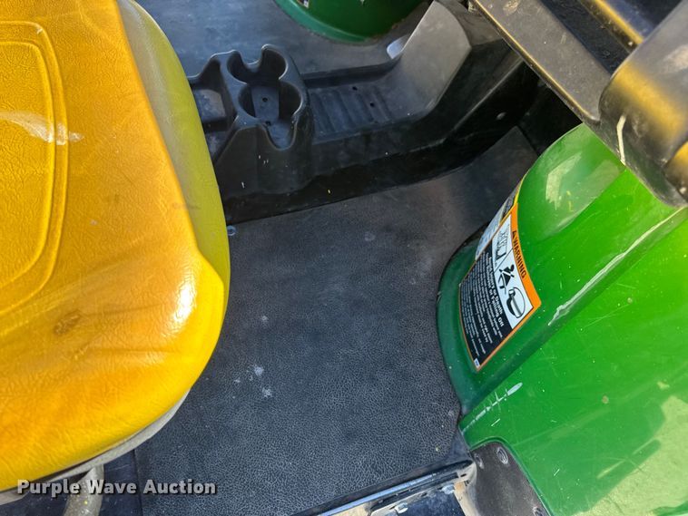 image for item EN0669 2015 John Deere Gator 825i utility vehicle