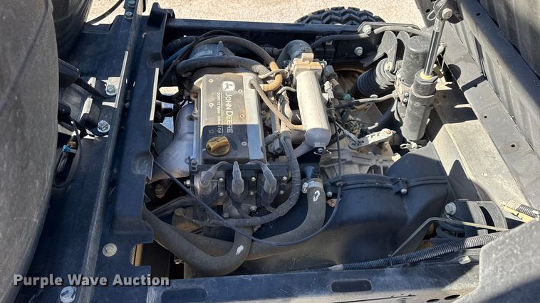 image for item EN0669 2015 John Deere Gator 825i utility vehicle