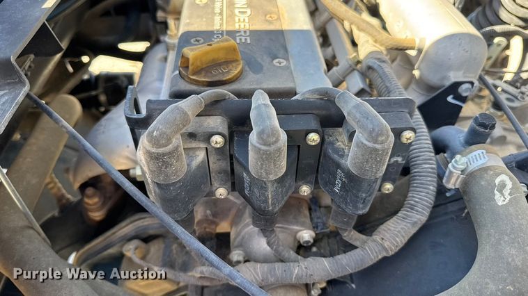 image for item EN0669 2015 John Deere Gator 825i utility vehicle