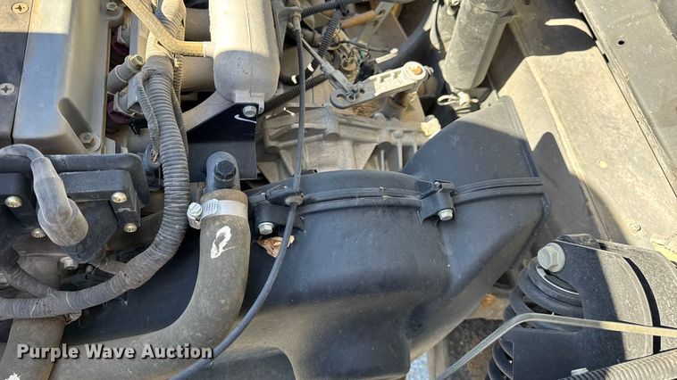 image for item EN0669 2015 John Deere Gator 825i utility vehicle