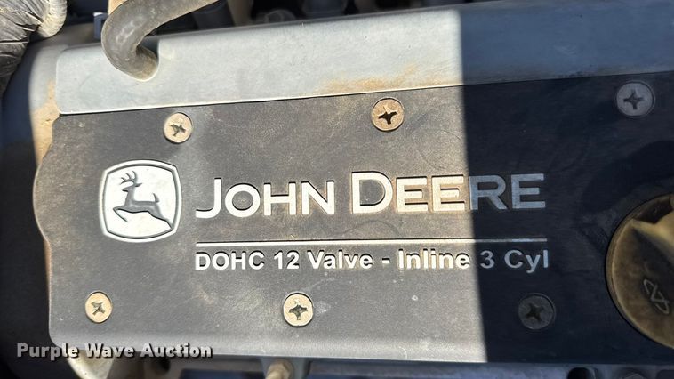 image for item EN0669 2015 John Deere Gator 825i utility vehicle