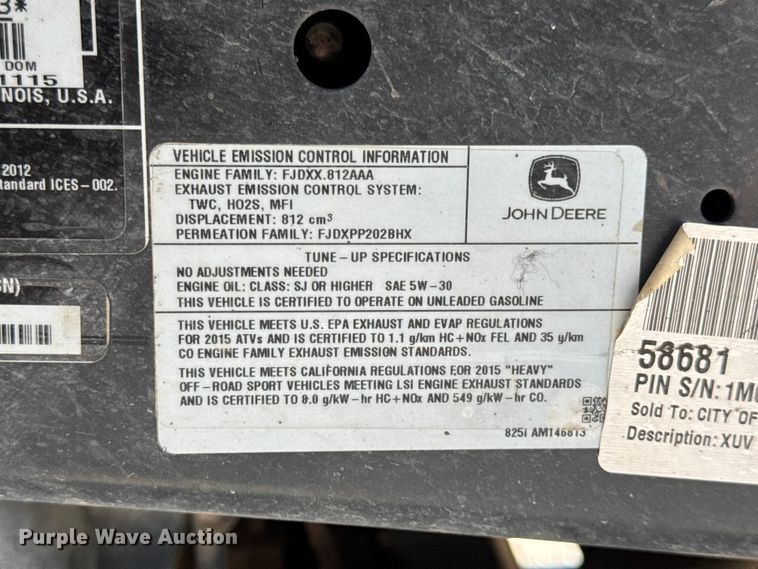 image for item EN0669 2015 John Deere Gator 825i utility vehicle