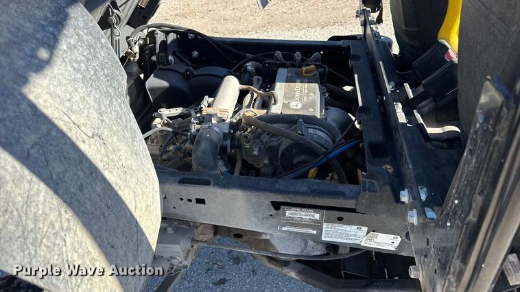 image for item EN0669 2015 John Deere Gator 825i utility vehicle