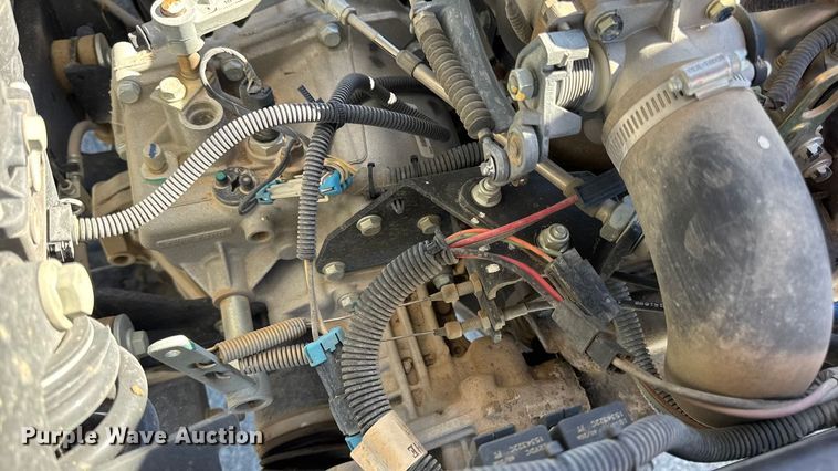 image for item EN0669 2015 John Deere Gator 825i utility vehicle