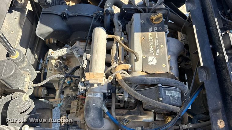 image for item EN0669 2015 John Deere Gator 825i utility vehicle