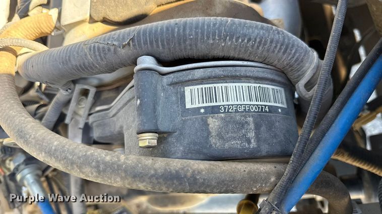 image for item EN0669 2015 John Deere Gator 825i utility vehicle