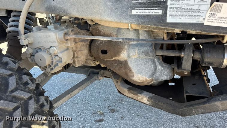 image for item EN0669 2015 John Deere Gator 825i utility vehicle