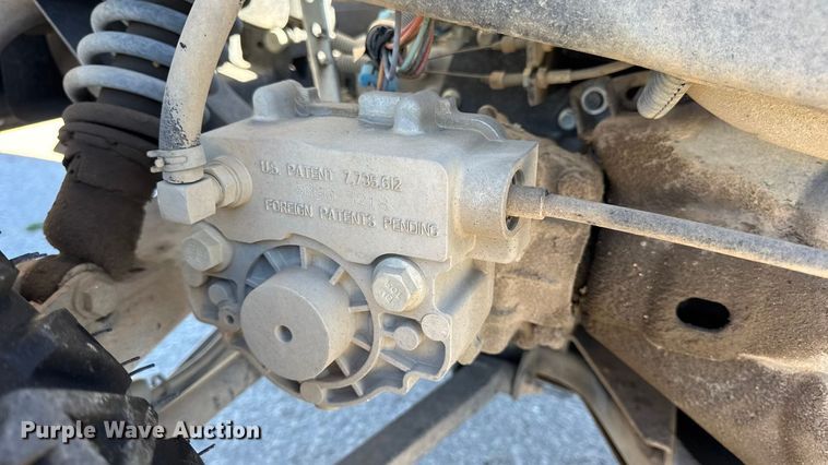 image for item EN0669 2015 John Deere Gator 825i utility vehicle