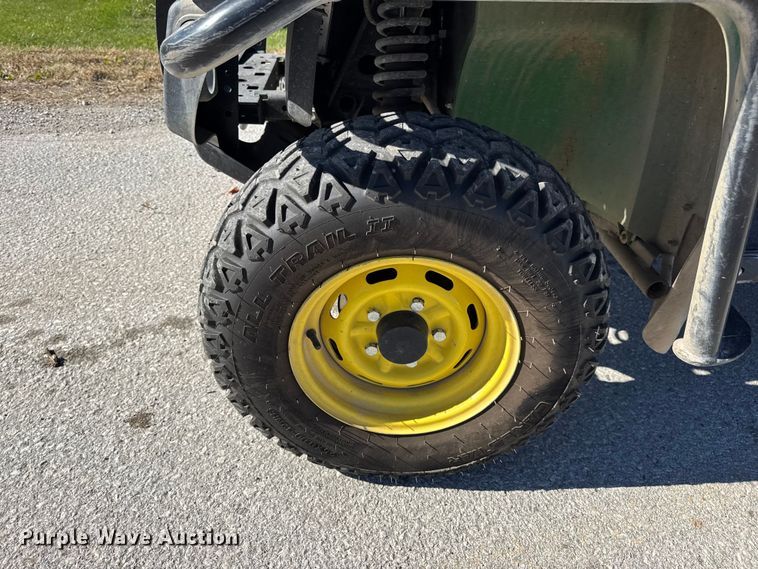 image for item EN0669 2015 John Deere Gator 825i utility vehicle