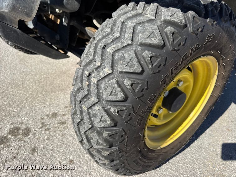 image for item EN0669 2015 John Deere Gator 825i utility vehicle