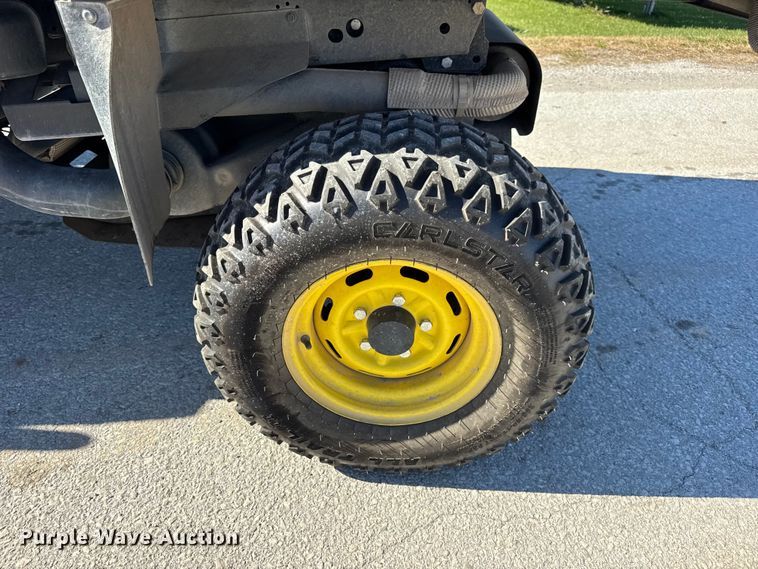 image for item EN0669 2015 John Deere Gator 825i utility vehicle