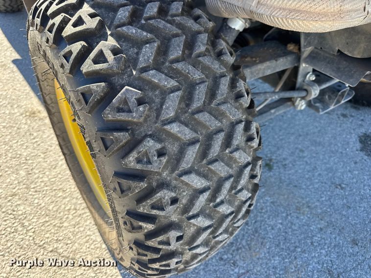 image for item EN0669 2015 John Deere Gator 825i utility vehicle