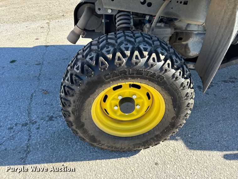image for item EN0669 2015 John Deere Gator 825i utility vehicle