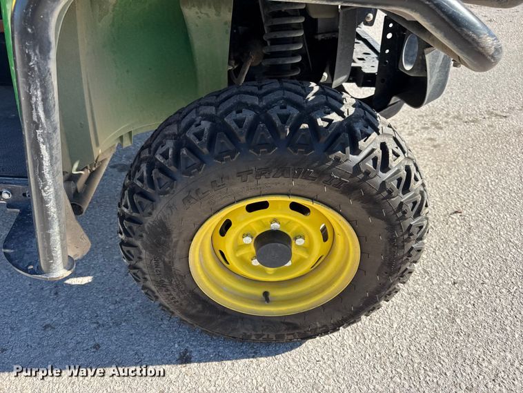 image for item EN0669 2015 John Deere Gator 825i utility vehicle