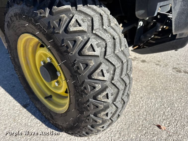 image for item EN0669 2015 John Deere Gator 825i utility vehicle
