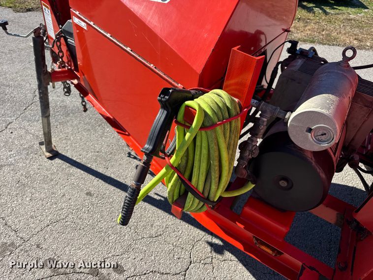 image for item EN0670 2016 Crafco SS125DC70 melter applicator