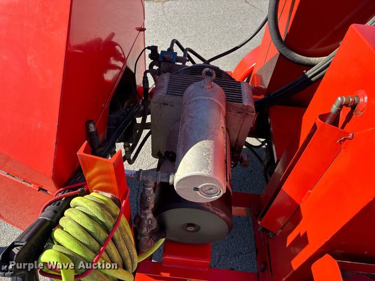 image for item EN0670 2016 Crafco SS125DC70 melter applicator