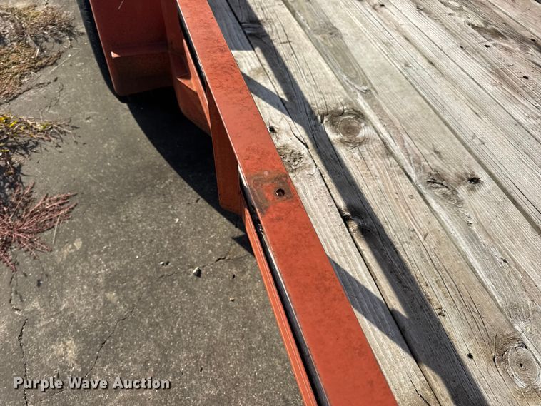 image for item EN0676 2005 Kodiak utility trailer