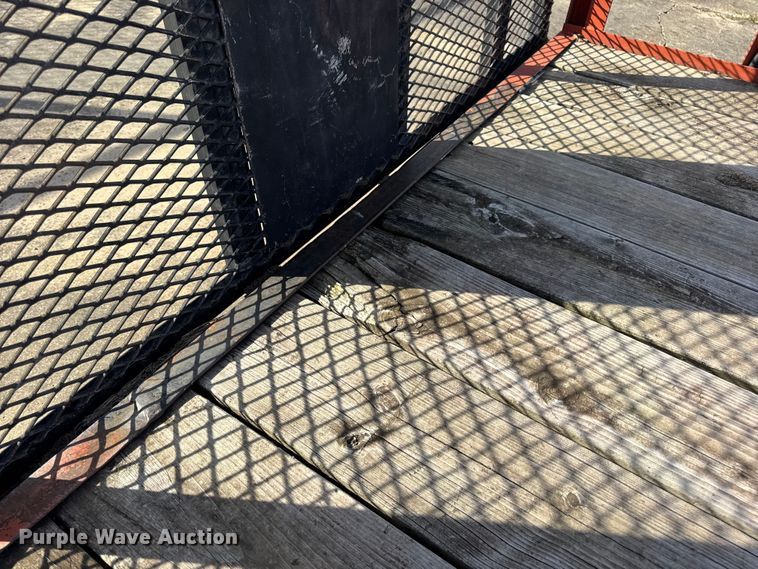 image for item EN0676 2005 Kodiak utility trailer