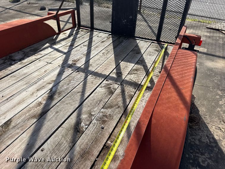 image for item EN0676 2005 Kodiak utility trailer