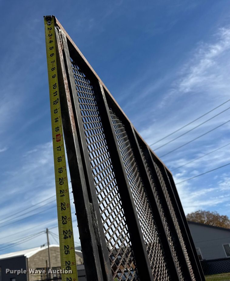 image for item EN0676 2005 Kodiak utility trailer