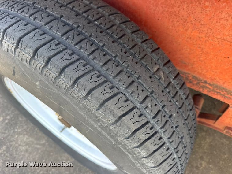 image for item EN0676 2005 Kodiak utility trailer