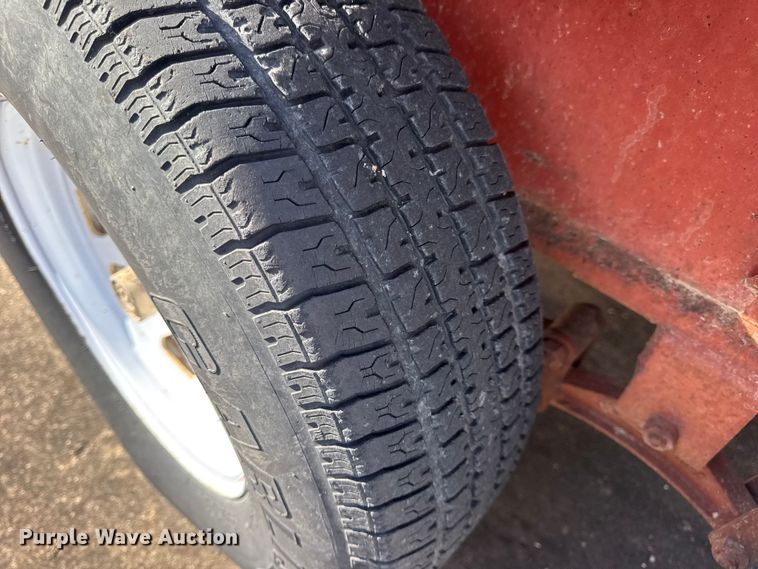 image for item EN0676 2005 Kodiak utility trailer