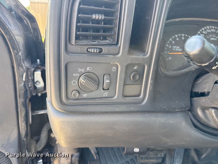 image for item EP0720 2006 Chevrolet Silverado 1500 pickup truck