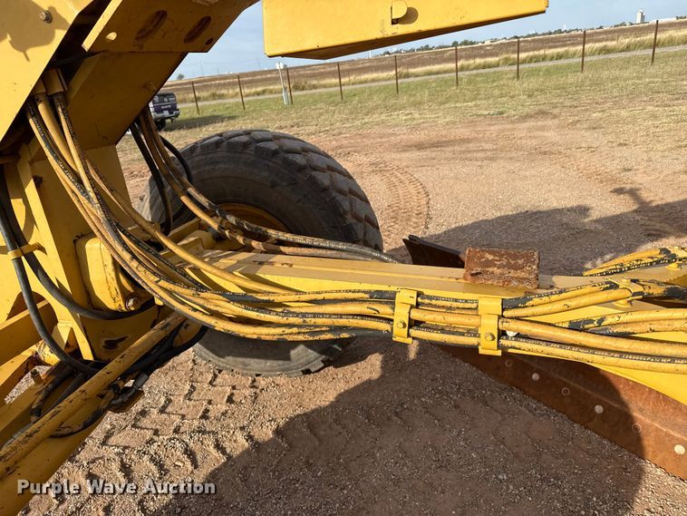 image for item EP0782 2006 Caterpillar 140H motor grader
