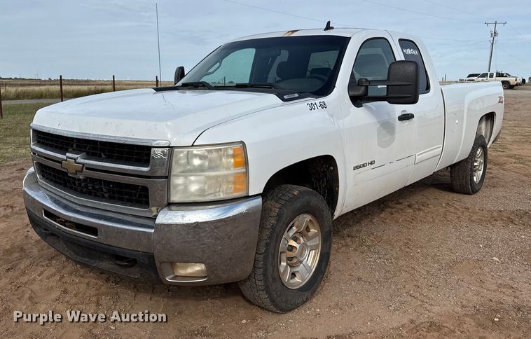 image for item EP0789 2010 Chevrolet Silverado 2500HD Ext. Cab pickup truck