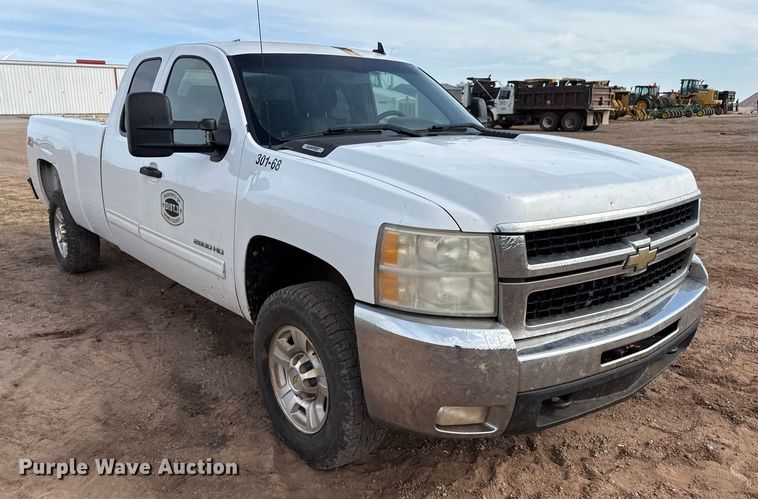 image for item EP0789 2010 Chevrolet Silverado 2500HD Ext. Cab pickup truck