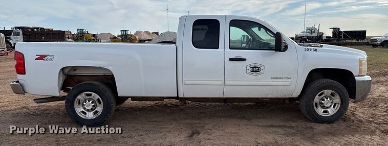 image for item EP0789 2010 Chevrolet Silverado 2500HD Ext. Cab pickup truck