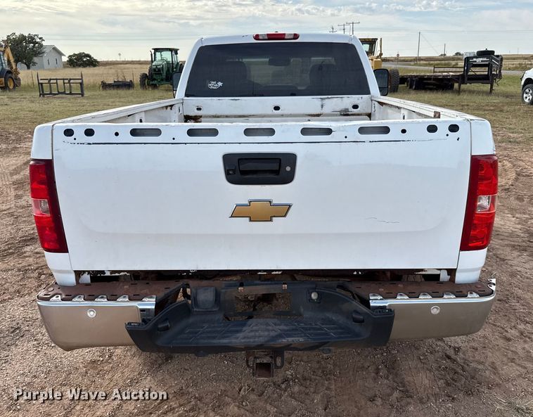 image for item EP0789 2010 Chevrolet Silverado 2500HD Ext. Cab pickup truck