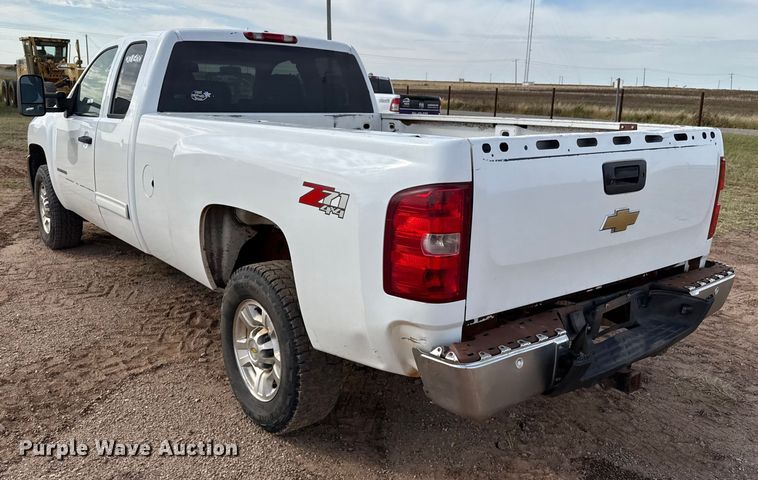 image for item EP0789 2010 Chevrolet Silverado 2500HD Ext. Cab pickup truck