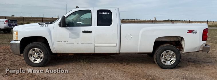 image for item EP0789 2010 Chevrolet Silverado 2500HD Ext. Cab pickup truck