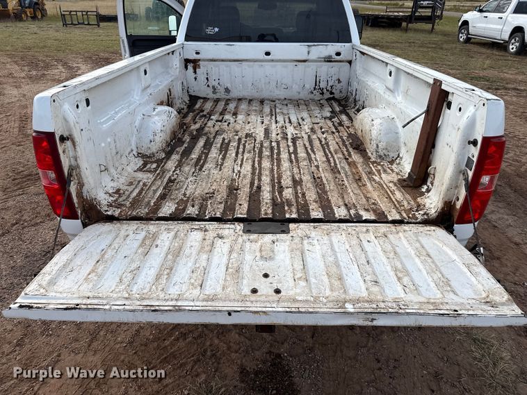 image for item EP0789 2010 Chevrolet Silverado 2500HD Ext. Cab pickup truck