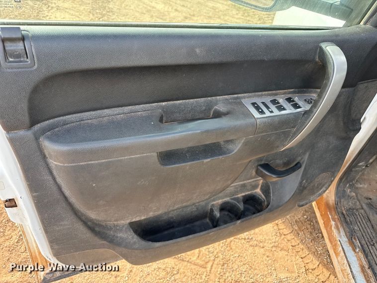 image for item EP0789 2010 Chevrolet Silverado 2500HD Ext. Cab pickup truck