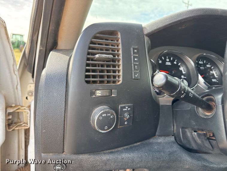 image for item EP0789 2010 Chevrolet Silverado 2500HD Ext. Cab pickup truck