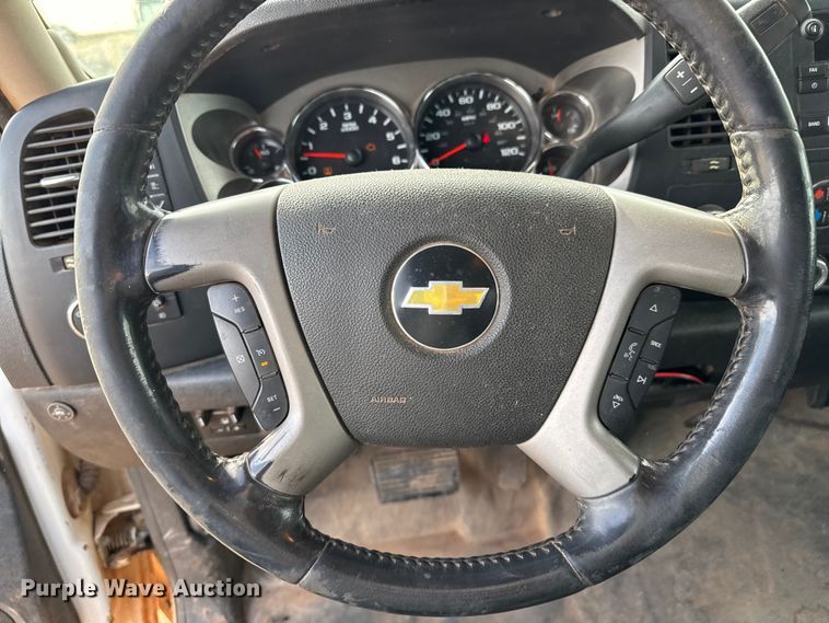 image for item EP0789 2010 Chevrolet Silverado 2500HD Ext. Cab pickup truck