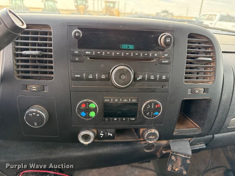 image for item EP0789 2010 Chevrolet Silverado 2500HD Ext. Cab pickup truck