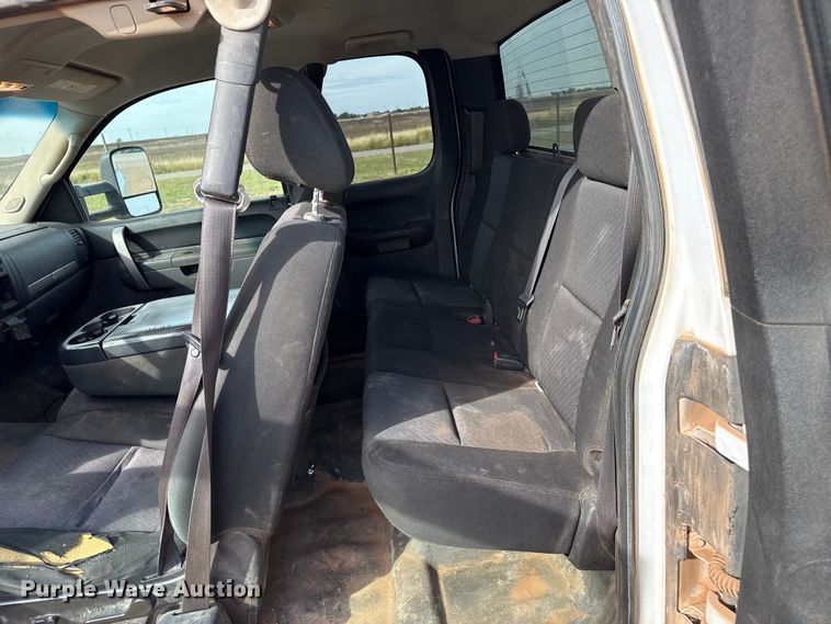 image for item EP0789 2010 Chevrolet Silverado 2500HD Ext. Cab pickup truck