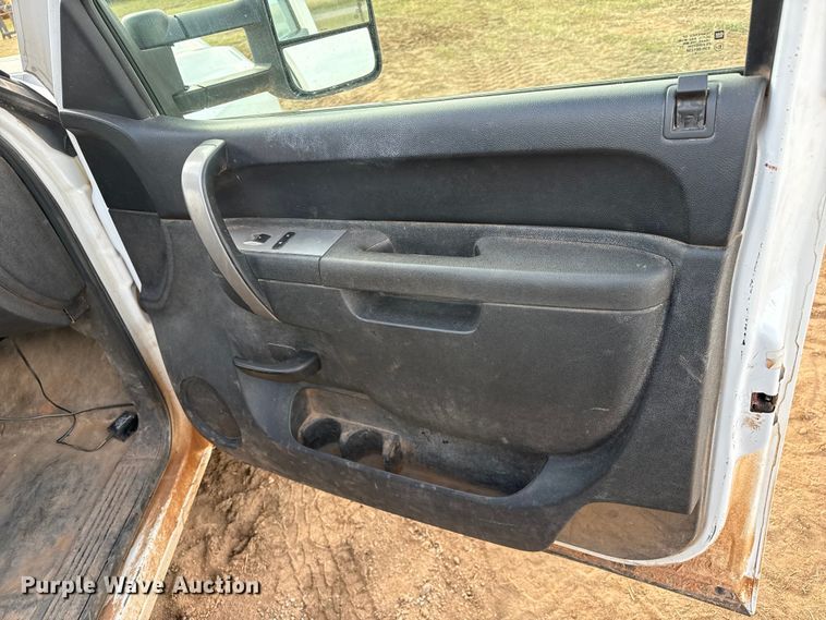 image for item EP0789 2010 Chevrolet Silverado 2500HD Ext. Cab pickup truck