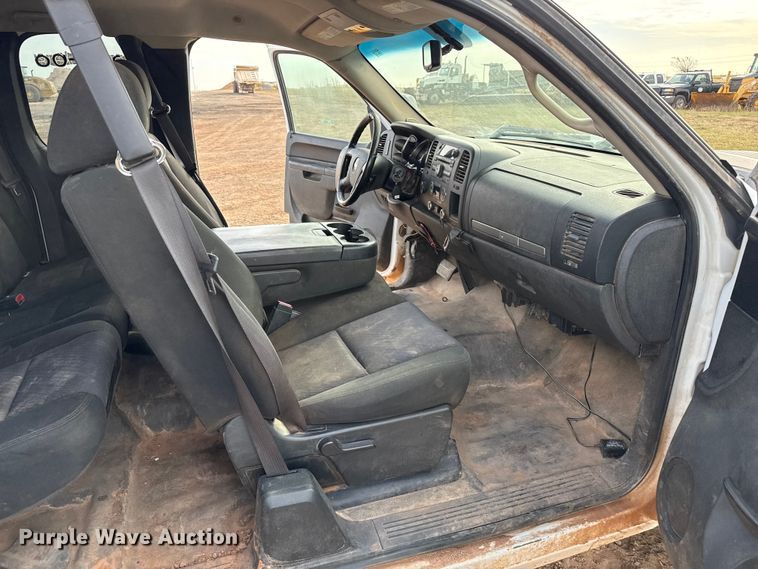 image for item EP0789 2010 Chevrolet Silverado 2500HD Ext. Cab pickup truck