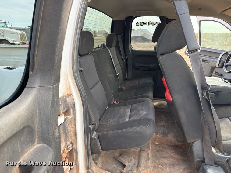 image for item EP0789 2010 Chevrolet Silverado 2500HD Ext. Cab pickup truck