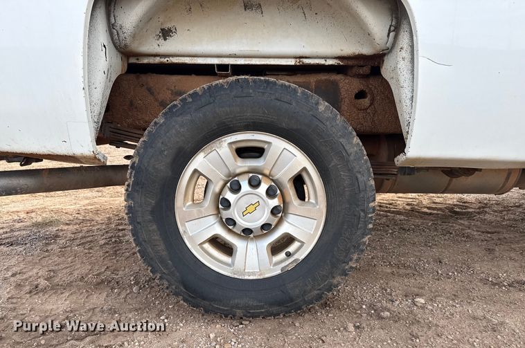 image for item EP0789 2010 Chevrolet Silverado 2500HD Ext. Cab pickup truck