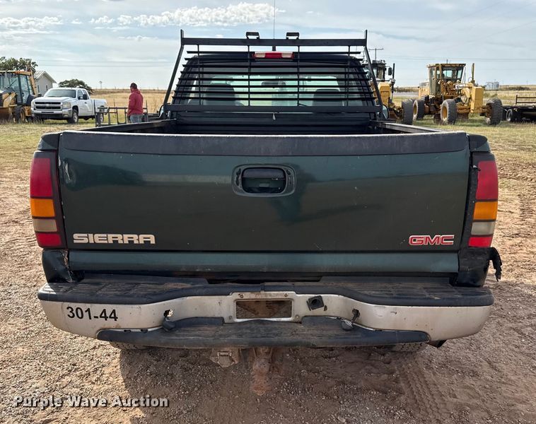 image for item EP0791 2005 GMC Sierra 2500HD pickup truck