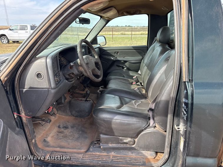 image for item EP0791 2005 GMC Sierra 2500HD pickup truck