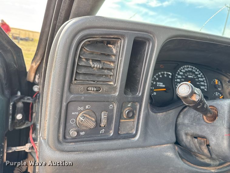 image for item EP0791 2005 GMC Sierra 2500HD pickup truck